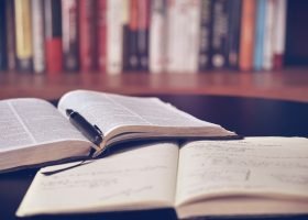 lil_foot-open-book-1428428_640